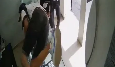 Momento del forcejeo.