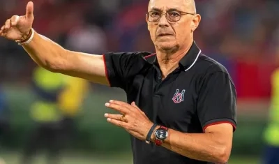 Alfredo Arias clasificó con el DIM a octavos de final de la Copa Sudamericana.