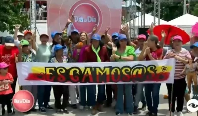 Residentes del barrio Ciudadela 20 de julio listos para ver la final de la novela. 
