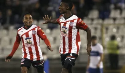 Héctor Quiñones y Vladimir Hernández, autores de los últimos goles de Junior en Chile. 