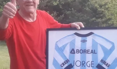 Jorge Solari tiene 82 años y todavía trabaja en el club Renato Cesarini. 