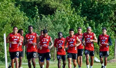 Plantel de Junior que este sábado buscará el triunfo sobre Fortaleza.