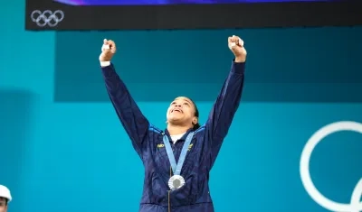 Mari Leivis Sánchez tras recibir la medalla de plata. 