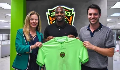 Óscar Estupiñán en su presentación oficial como nuevo jugador del Juárez FC.