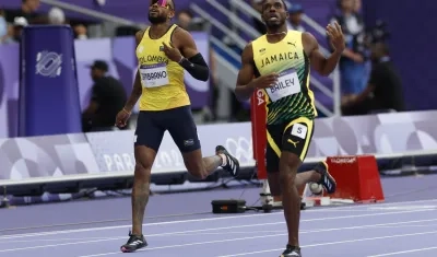 Anthony Zambrano es superado por el jamaiquino Sean Bailey, quinto en la serie. 