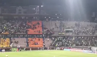 Desmanes en el estadio Atanasio Girardot de Medellín. 