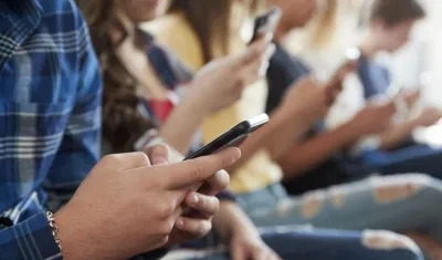 El material íntimo normalmente lo viralizan y muchos lo ven a través de sus celulares. 