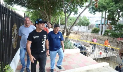 El alcalde Alex Char inspeccionando las obras complementarias para La Cordialidad. 