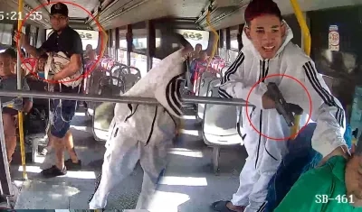 Los rostros de los  delincuentes quedaron grabados en la cámara de seguridad. 