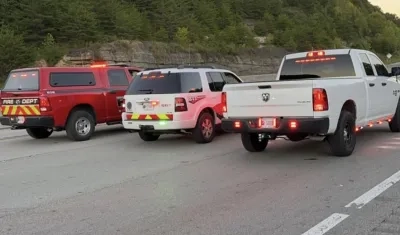 Autoridades en la autopista donde ocurrió el suceso. 