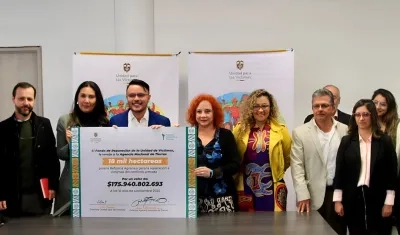 Miembros del Fondo para la Reparación de la Unidad para las Víctimas (FRV) y la Agencia Nacional de Tierras (ANT). 