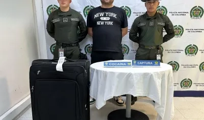 La Policía capturó al ciudadano español con la cocaína oculta en una maleta. 