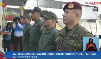 Los militares en el acto en que fueron condecorados por Nicolás Maduro. 