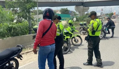 Controles viales de la Policía de Tránsito. 