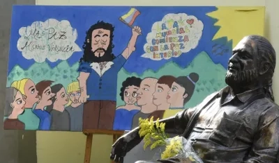 Estatua de Alfredo Correa De Andréis en Barranquilla.