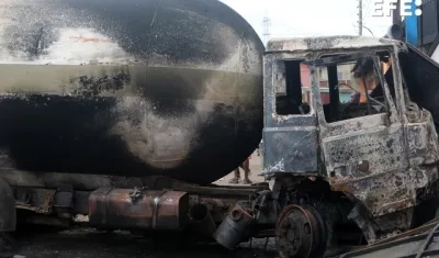 Camión cisterna de gasolina.