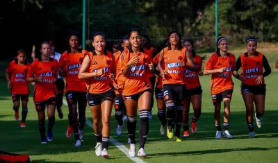 Entrenamiento de las jugadoras colombianas previo al partido.