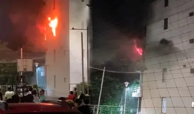 Momento en que se registraba el incendio en el apartamento. 
