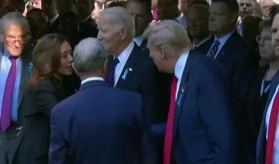 El saludo entre Kamala Harris y Donald Trump.