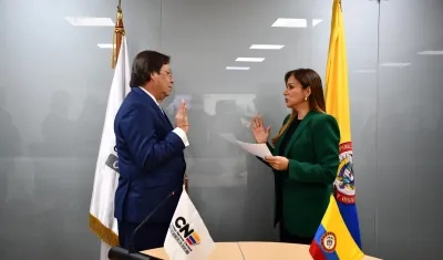 César Lorduy, posesionado en el CNE.