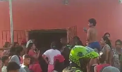 La Policía hizo presencia en el lugar de los hechos, en el barrio 7 de Abril. 