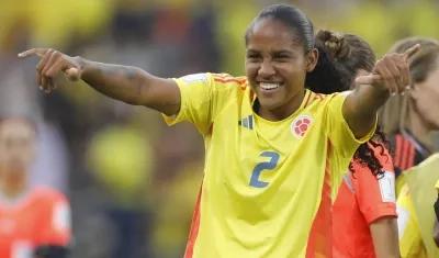 Mary Álvarez celebrando su gol. 