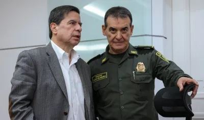 El ministro del Interior, Juan Fernando Cristo, y el director de la Policía, general William René Salamanca.