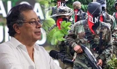 El Presidente Gustavo Petro y guerrilleros del ELN.