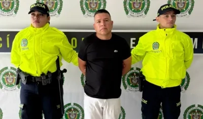 Carlos Hernobi Ruiz Urrea. 