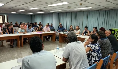 Reunión de Unisimón con la viceministra de Salud de Cuba y la directora del IPK.