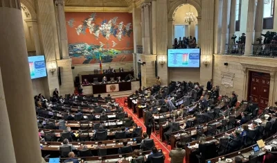 Comisiones económicas debatiendo monto del Presupuesto General.