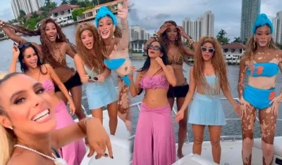 Shakira acompañada de Anitta, Lele Pons y otras artistas.
