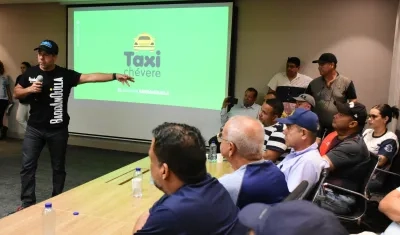 Alcalde Alejandro Char en la presentación del programa 'TaxiChévere'.