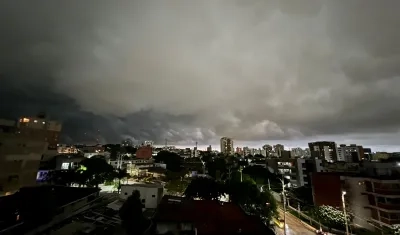 Las fuertes lluvias y vientos de esta tarde en Barranquilla. 