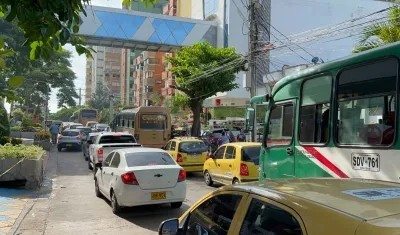 Movilidad en la carrera 49C con 82.