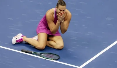 La reacción de Aryna Sabalenka tras ganar el punto que le dio el título.