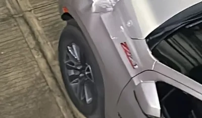 La camioneta de Carlos Bacca tras ser impactada por la valla de seguridad.