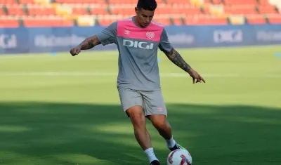 James Rodríguez con la camiseta del Rayo Vallecano, con el que podría debutar el próximo lunes.