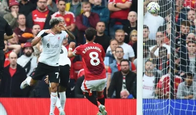 El primer gol de Luis Díaz, con golpe de cabeza tras centro de Salah.