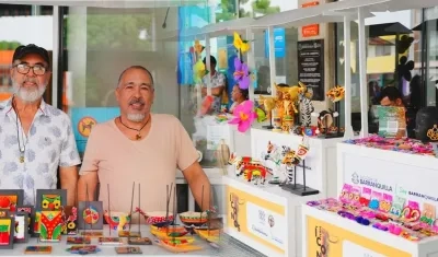 Emprendedores muestran sus productos en la Feria Íconos.
