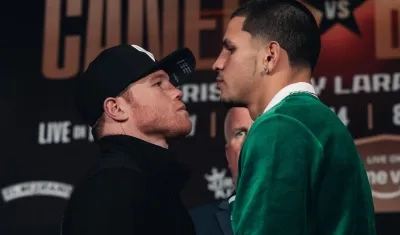 Saúl 'Canelo' Álvarez en el cara a cara con Édgar Berlanga. 