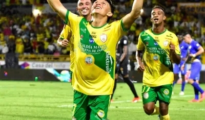 Wilfrido De la Rosa festeja el primer gol del Real Cartagena. 