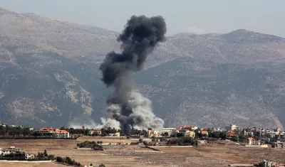 Humo en Líbano tras ataques israelíes.
