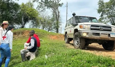 Comité Internacional de la Cruz Roja recibiendo a los secuestrados.