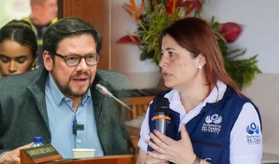 Diego Cancino y la defensora Iris Marín. 