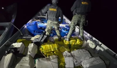 La droga fue interceptada a unas 272 millas náuticas de la estación de la Fuerza Naval de Honduras en Puerto Castilla.
