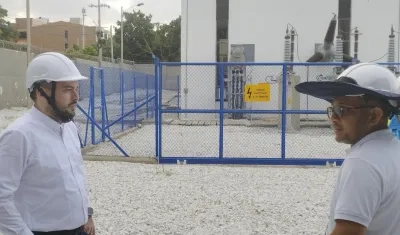 Edwin Palma visitando la subestación Oasis.