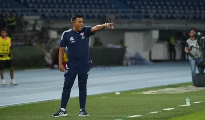 César Farías, técnico del Junior, durante el partido contra el Pereira.