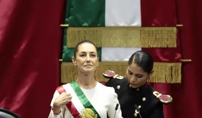 La Presidenta de México, Claudia Sheinbaum, recibe la banda presidencial.
