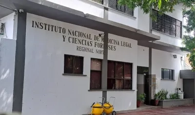 El cuerpo de Yonatan Díaz García fue llevado a Medicina Legal. 